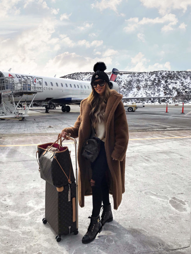 7 Best Winter Travel Outfits To Recreate  Airport outfit, Winter travel  outfit, Louis vuitton luggage