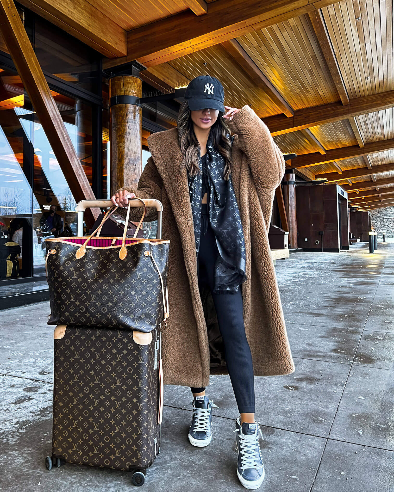 teddy bear coat neverfull louis vuitton outfit 201911