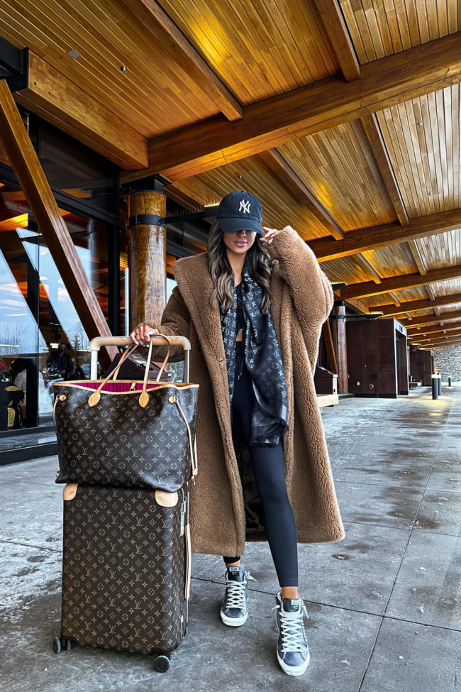 Travel Style, Airport Fashion, Louis Vuitton Neverfull GM and